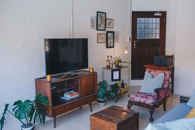 One-Bedroom Apartment image 3