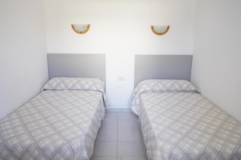 Apartamentos Playa Calan Blanes - image 2