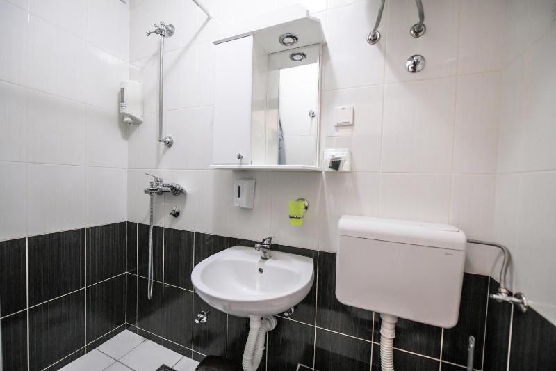 Single Room image 3