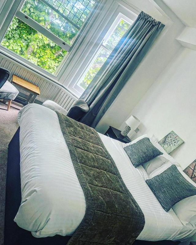 Standard Double Room image 2