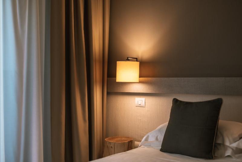 Classic Double or Twin Room image 4