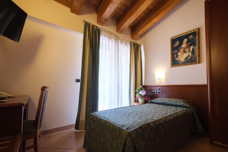 Superior Single Room image 3