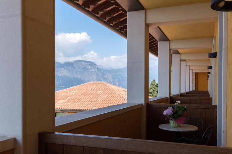 Superior Double or Twin Room with Lake View image 3