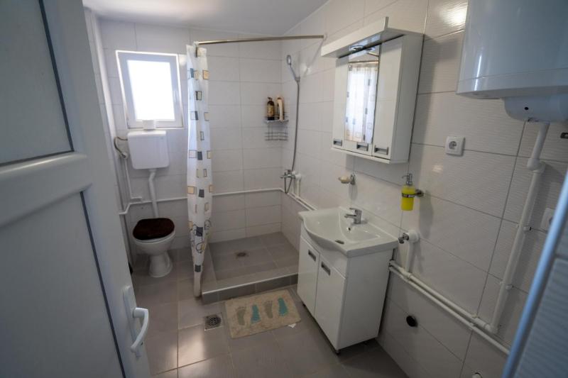 Twin Room with Shared Bathroom image 3