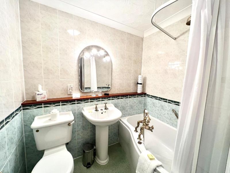 Standard Double Room image 4
