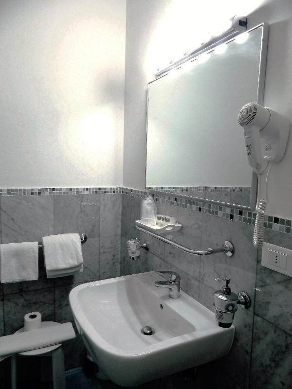 Double or Twin Room with Garden View image 2