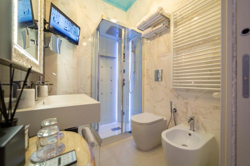 Leucosya Luxury Rooms - image 11