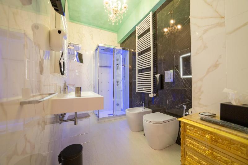 Leucosya Luxury Rooms - image 3