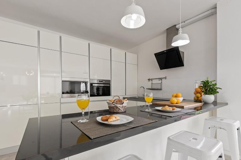 Amplio y luminoso apartamento en 1 línea playa - image 6