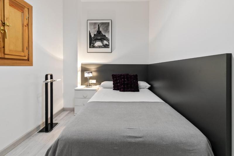 Amplio y luminoso apartamento en 1 línea playa - image 10