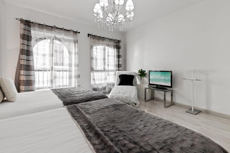 Amplio y luminoso apartamento en 1 línea playa - image 27