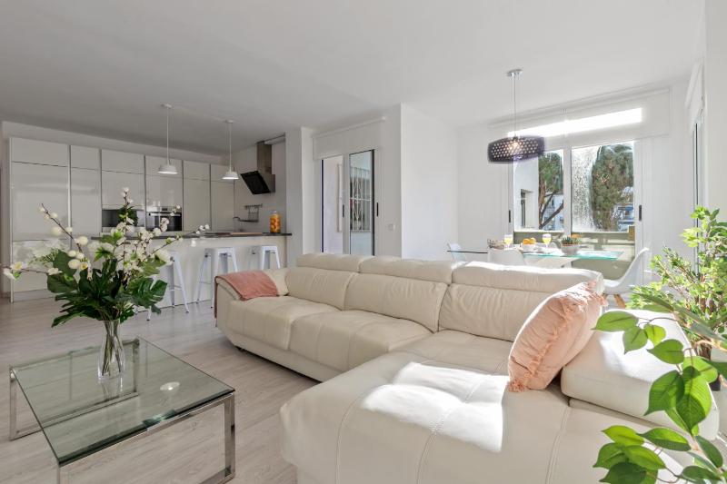 Amplio y luminoso apartamento en 1 línea playa - image 38