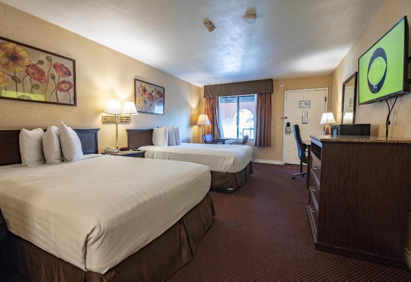 Two Double Beds - Non-Smoking image 2