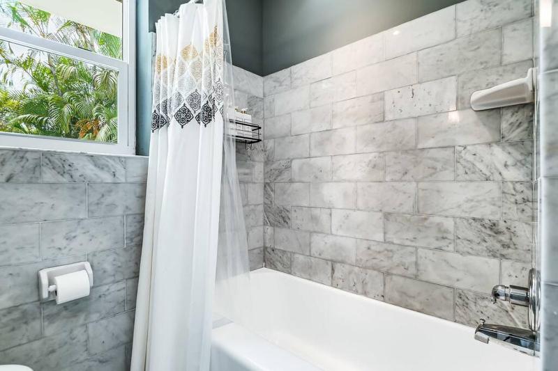 *Victoria Park Pool Home- close to beach/Las Olas* - image 15