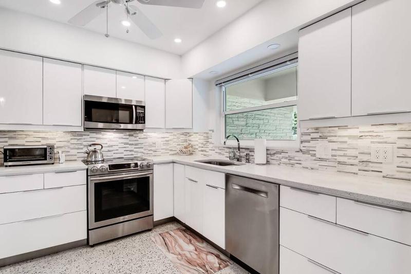 *Victoria Park Pool Home- close to beach/Las Olas* - image 30