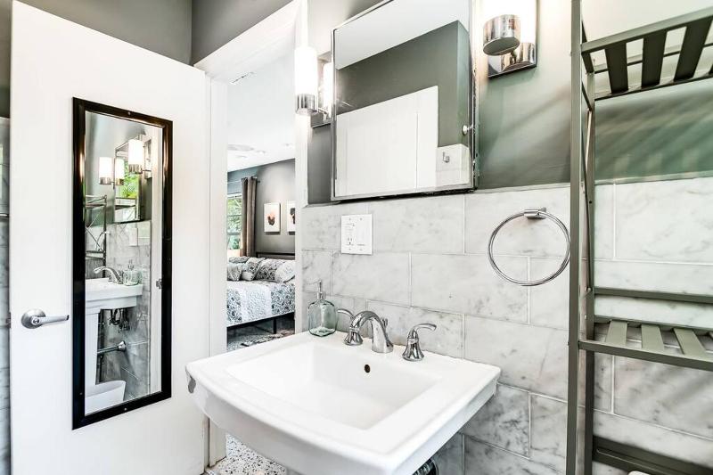 *Victoria Park Pool Home- close to beach/Las Olas* - image 3
