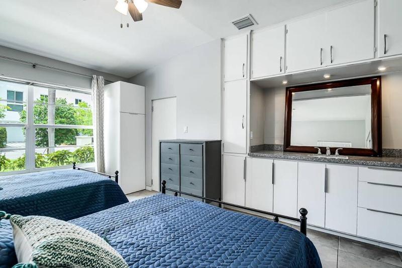 *Victoria Park Pool Home- close to beach/Las Olas* - image 28