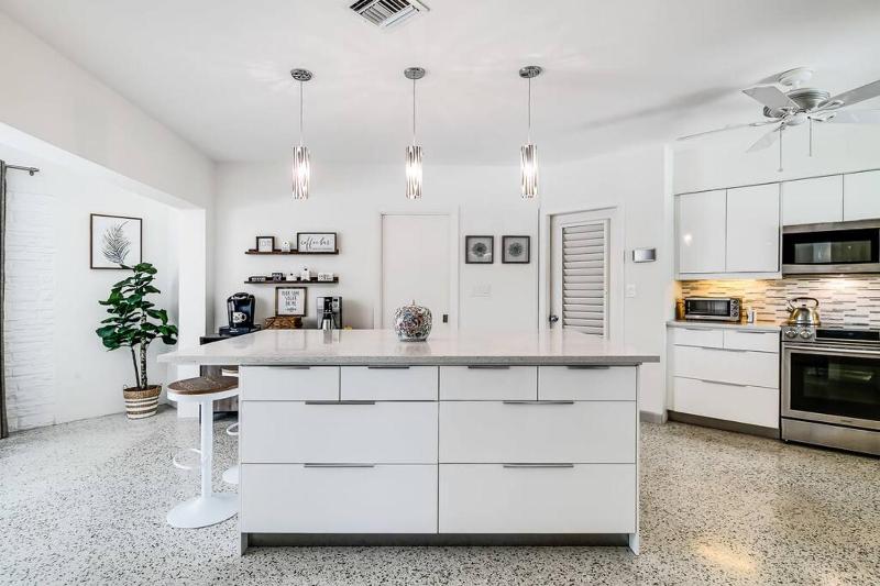 *Victoria Park Pool Home- close to beach/Las Olas* - image 22