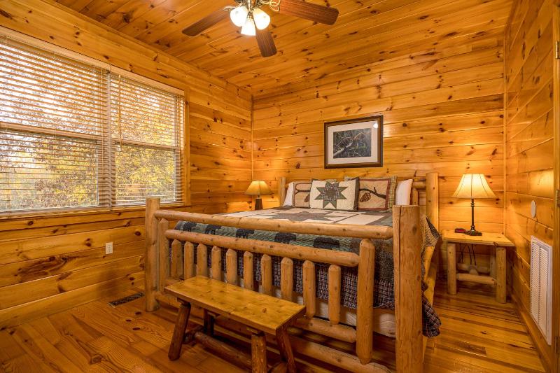 Eagles Haven Lodge 5 bed 4 bath great for groups game room hot tub Wi-Fi grills easy roads - image 42
