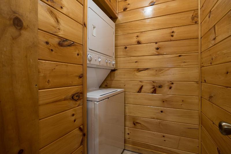 Eagles Haven Lodge 5 bed 4 bath great for groups game room hot tub Wi-Fi grills easy roads - image 32