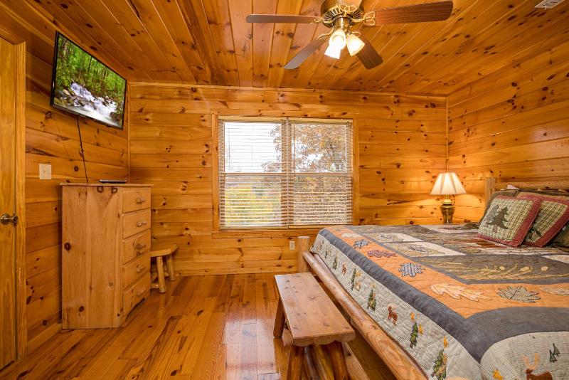 Eagles Haven Lodge 5 bed 4 bath great for groups game room hot tub Wi-Fi grills easy roads - image 23