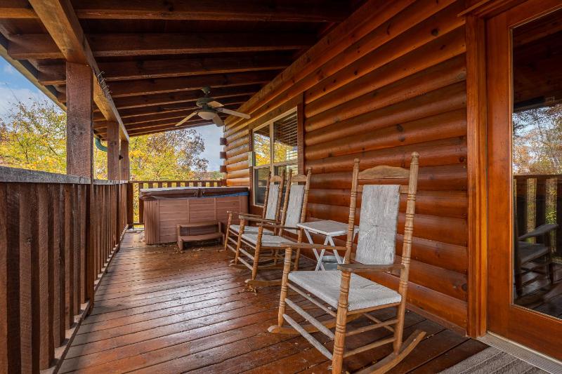Eagles Haven Lodge 5 bed 4 bath great for groups game room hot tub Wi-Fi grills easy roads - image 39