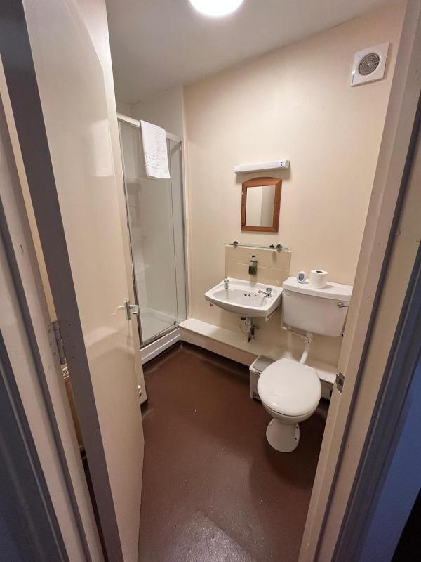 Double Room image 3