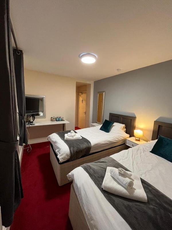 Twin Room image 1