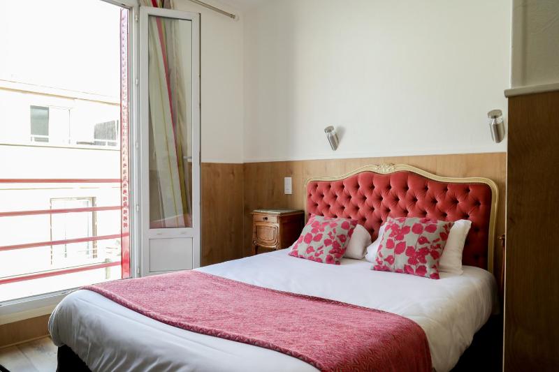 Double Room image 3