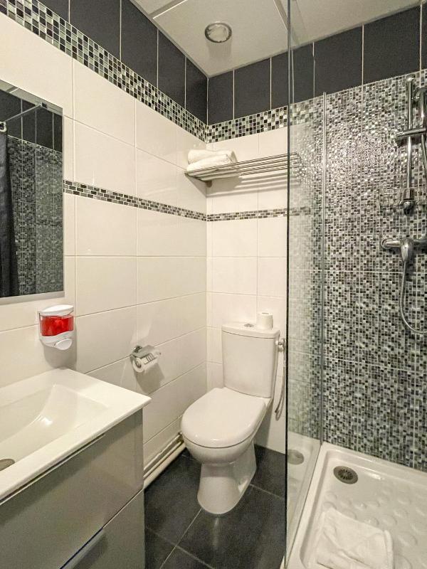 Twin Room image 3
