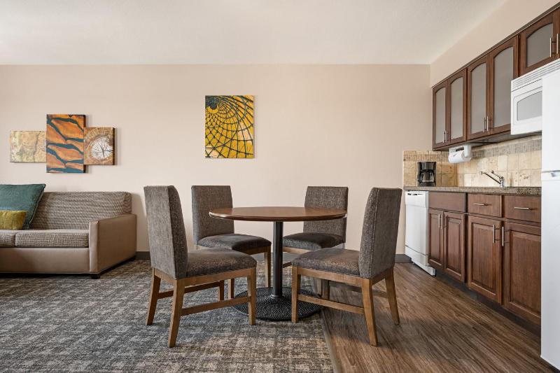 One-Bedroom Queen Suite image 2