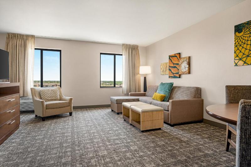 One-Bedroom Queen Suite image 3