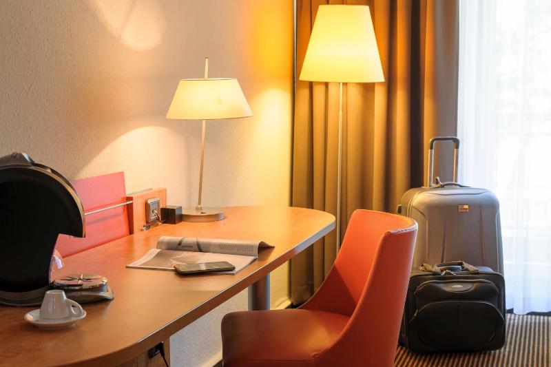 Superior Double Room with Courtyard View image 3