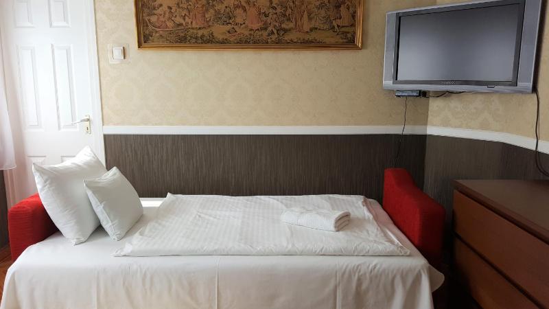 Triple Room image 2