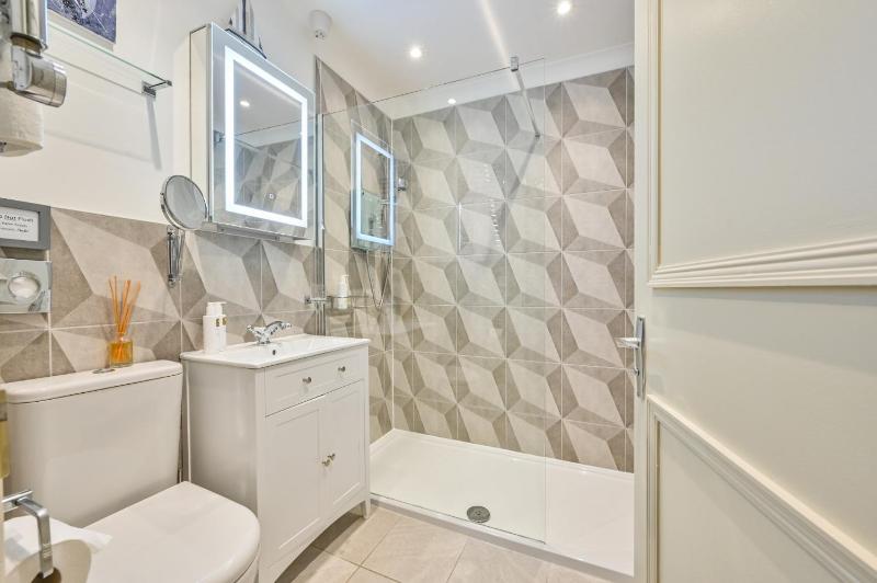 Muntham Luxury Holiday Apartments - image 5