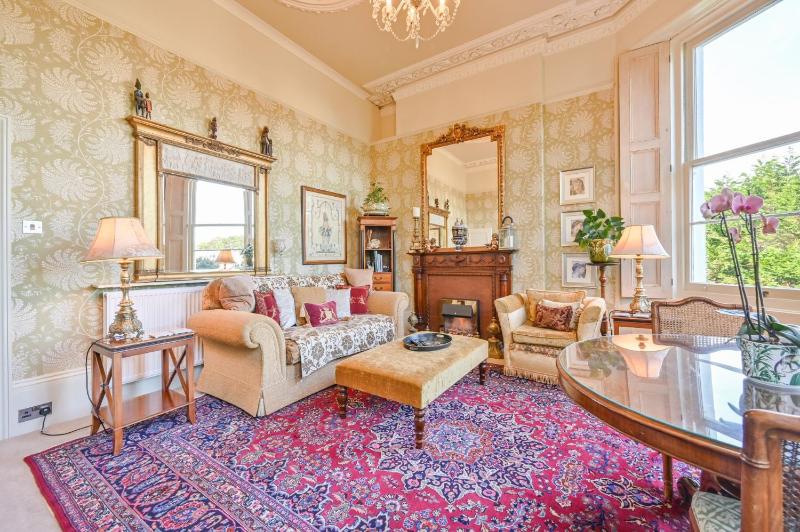 Muntham Luxury Holiday Apartments - image 2
