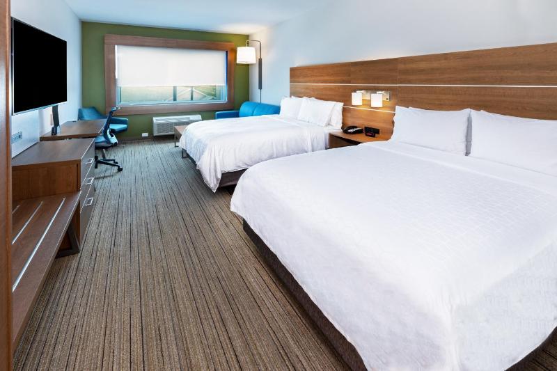 Suite with Two Queen Beds image 3