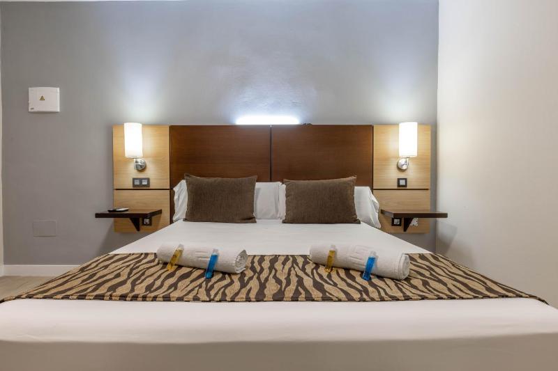 Double Room with Sea View - Top Floor image 1