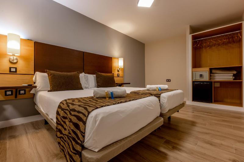 Twin Room with Terrace image 1