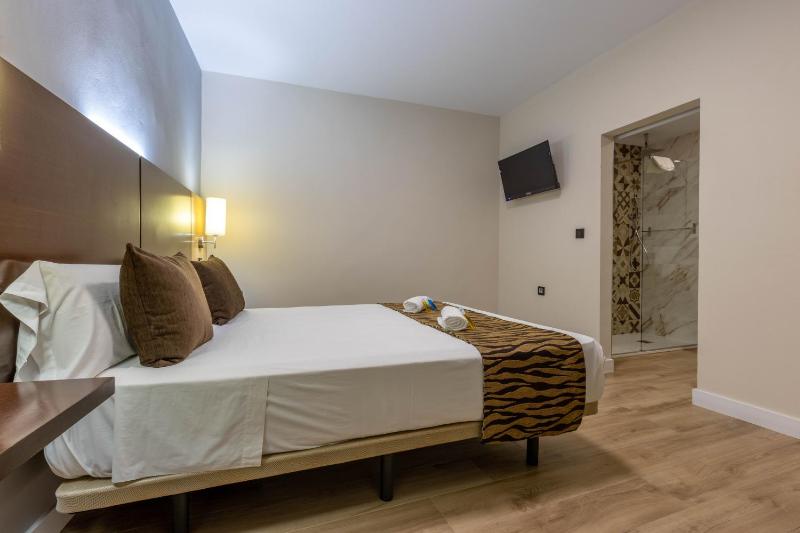 Double Room - Ground Floor image 3