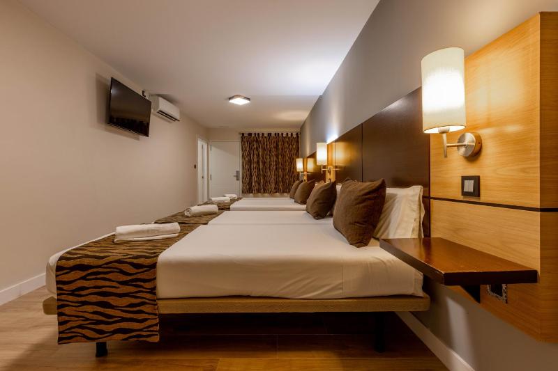 Quadruple Room image 3