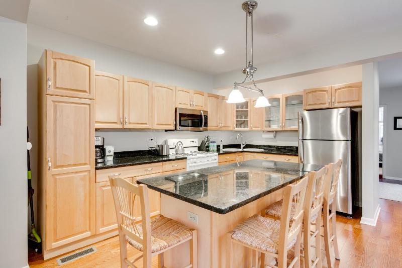 PET FRIENDLY! Historic River West Neighborhood - Easy Access to O'Hare apts - image 15
