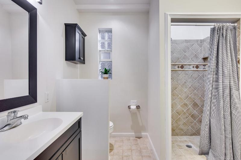 PET FRIENDLY! Historic River West Neighborhood - Easy Access to O'Hare apts - image 3