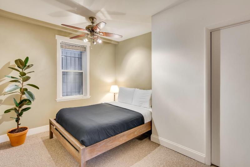 PET FRIENDLY! Historic River West Neighborhood - Easy Access to O'Hare apts - image 7