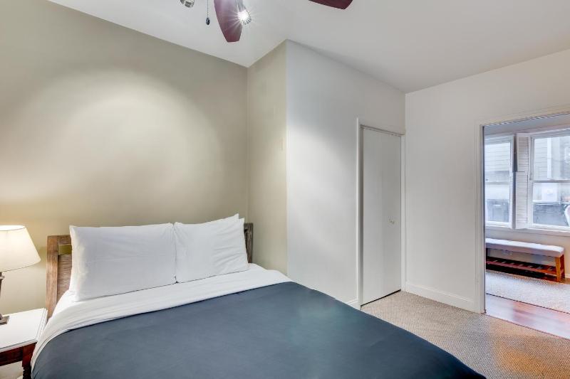 PET FRIENDLY! Historic River West Neighborhood - Easy Access to O'Hare apts - image 13