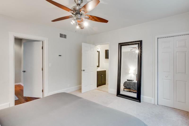 PET FRIENDLY! Historic River West Neighborhood - Easy Access to O'Hare apts - image 9