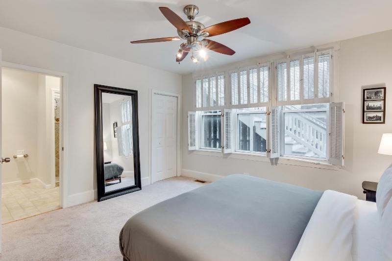 PET FRIENDLY! Historic River West Neighborhood - Easy Access to O'Hare apts - image 6