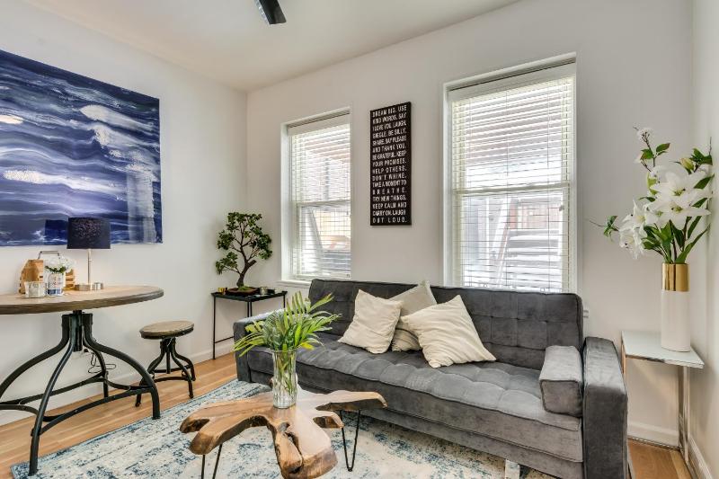 Cozy 2BR West Town Apt Ideal for Mid-Term Stays - image 1
