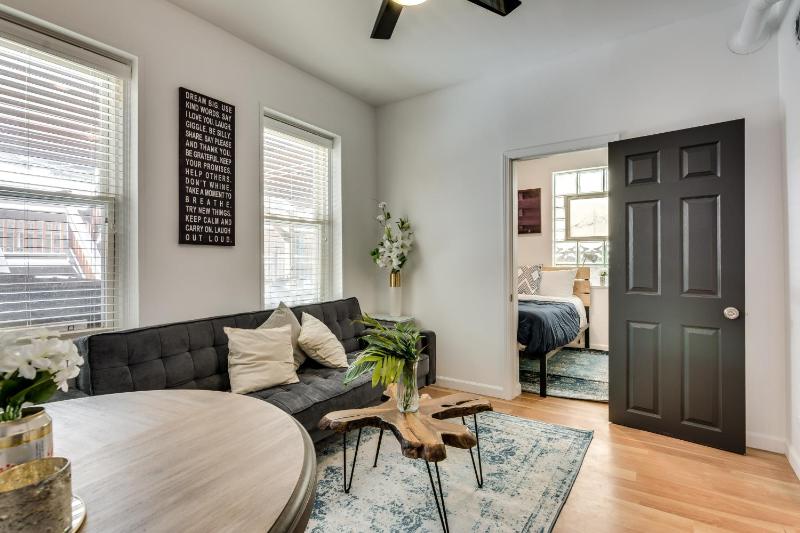 Cozy 2BR West Town Apt Ideal for Mid-Term Stays - image 10
