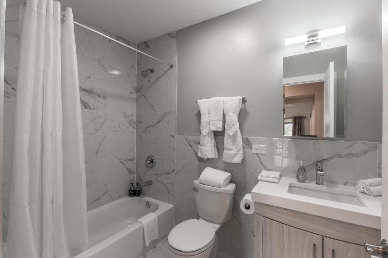 Go Grand in This Massive Old Town Mansion - Sleeps 22! apts - image 2
